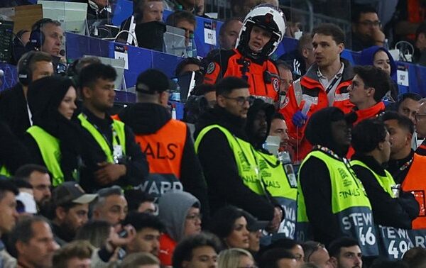 Fan dies during final