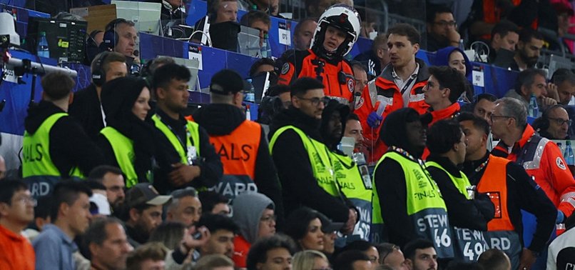 Fan dies during final